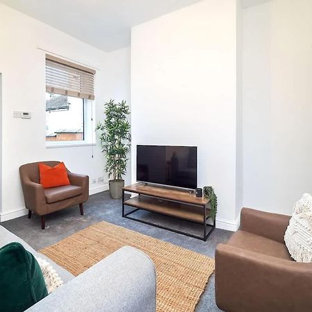 Penkhull House By Truestays - 4 Bedroom House In Stoke-On-Trent ภายนอก รูปภาพ