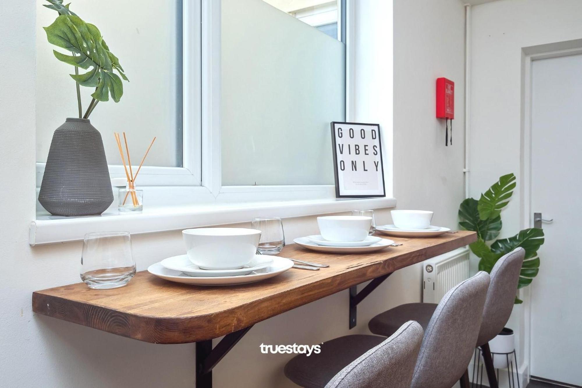 Penkhull House By Truestays - 4 Bedroom House In Stoke-On-Trent ภายนอก รูปภาพ