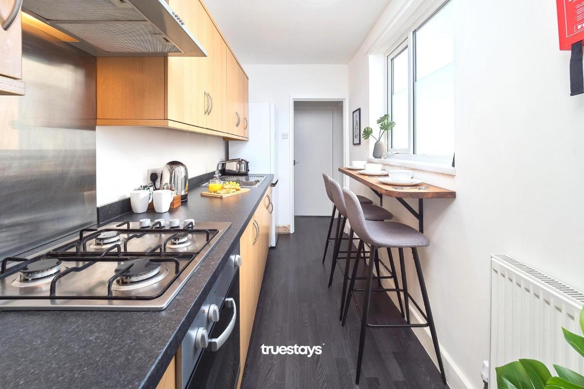 Penkhull House By Truestays - 4 Bedroom House In Stoke-On-Trent ภายนอก รูปภาพ