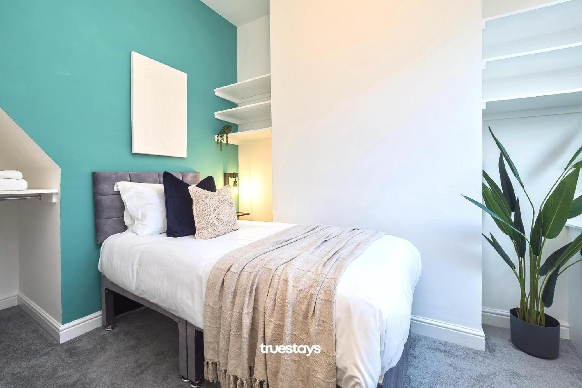 Penkhull House By Truestays - 4 Bedroom House In Stoke-On-Trent ภายนอก รูปภาพ