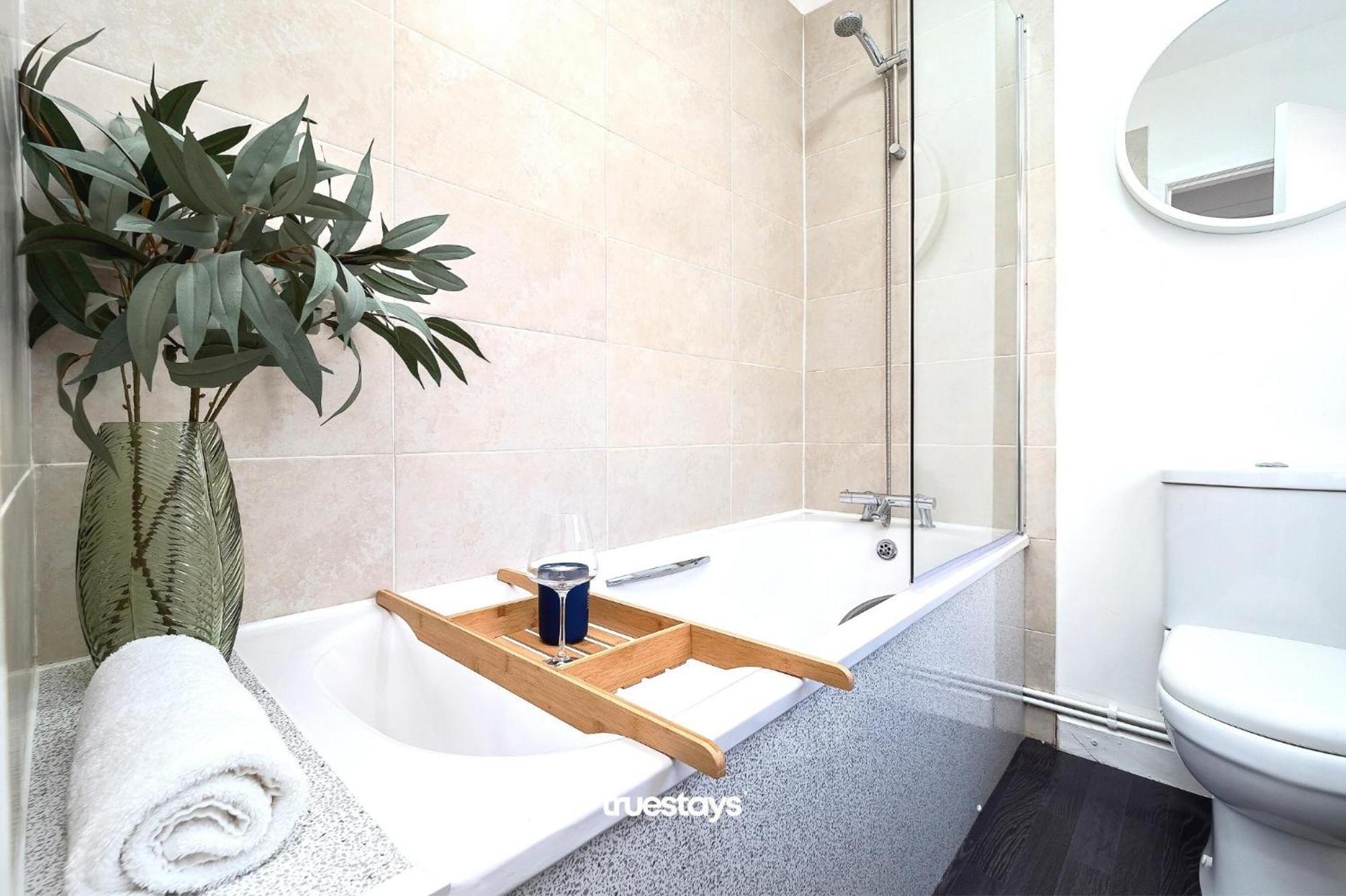 Penkhull House By Truestays - 4 Bedroom House In Stoke-On-Trent ภายนอก รูปภาพ