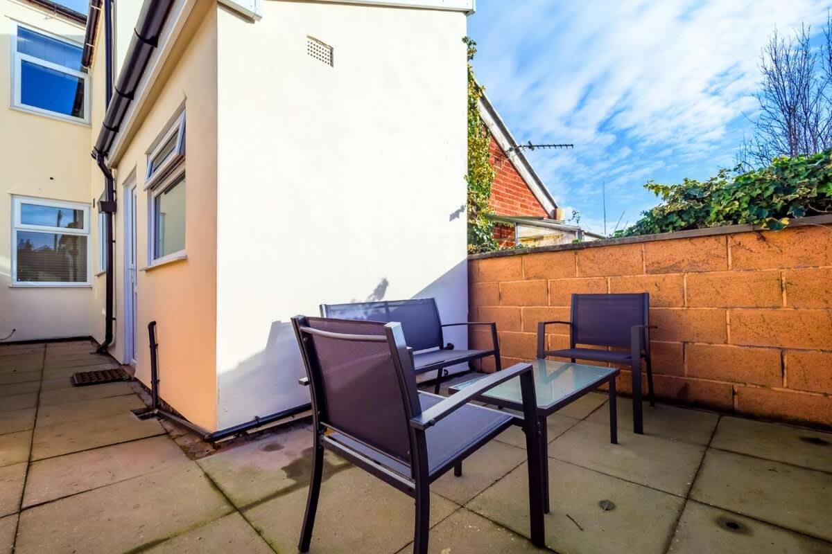 Penkhull House By Truestays - 4 Bedroom House In Stoke-On-Trent ภายนอก รูปภาพ