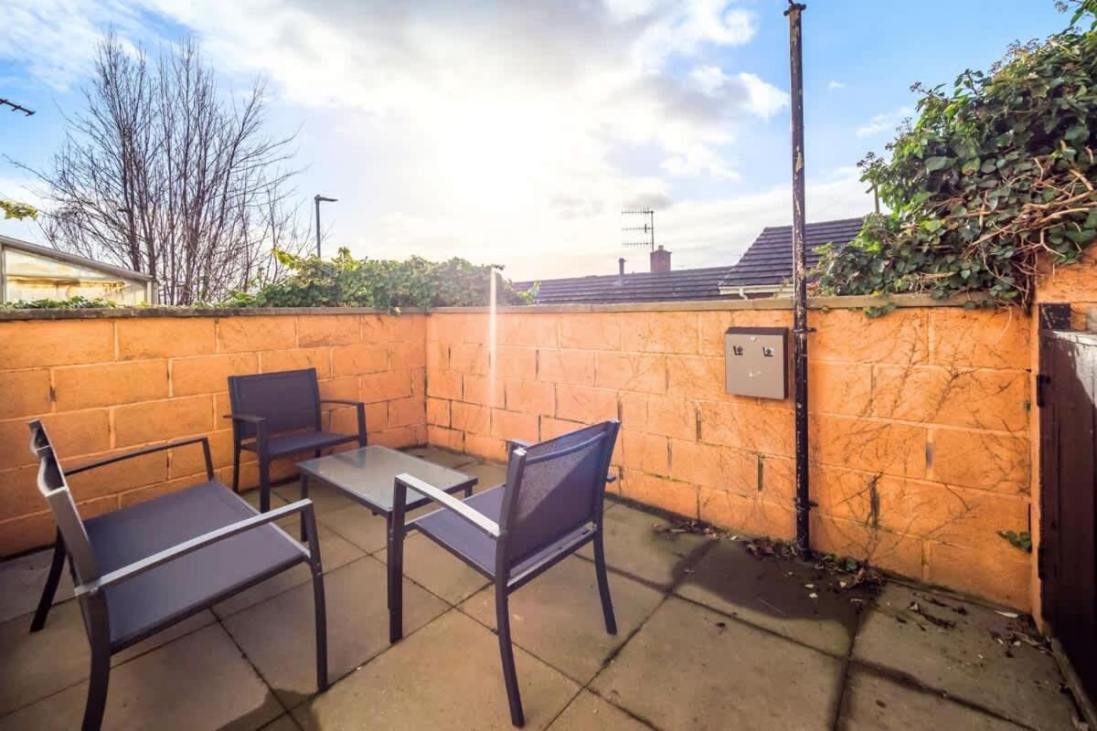 Penkhull House By Truestays - 4 Bedroom House In Stoke-On-Trent ภายนอก รูปภาพ