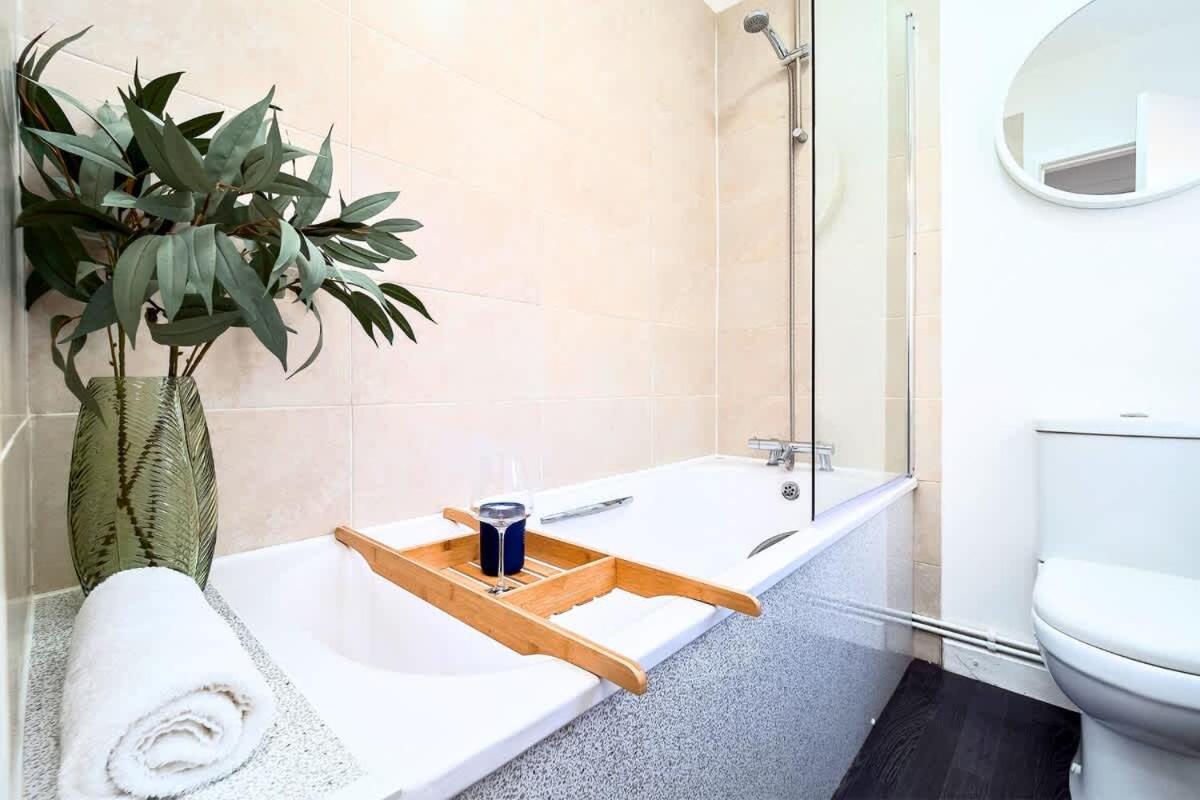 Penkhull House By Truestays - 4 Bedroom House In Stoke-On-Trent ภายนอก รูปภาพ