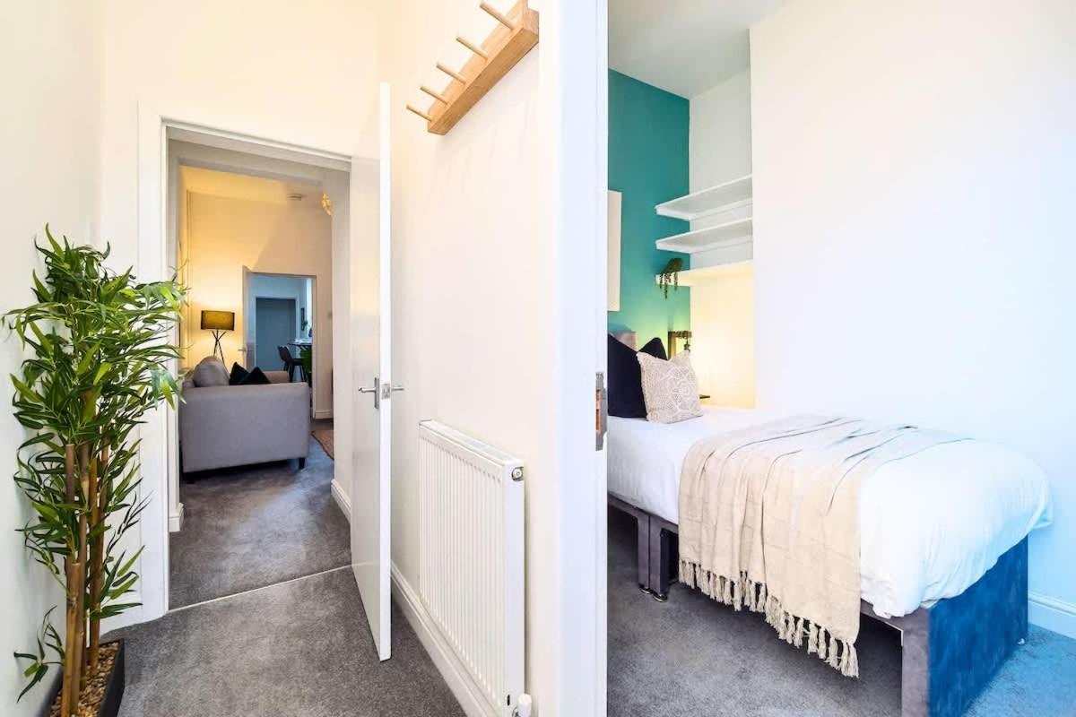 Penkhull House By Truestays - 4 Bedroom House In Stoke-On-Trent ภายนอก รูปภาพ