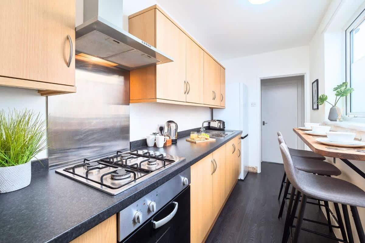 Penkhull House By Truestays - 4 Bedroom House In Stoke-On-Trent ภายนอก รูปภาพ