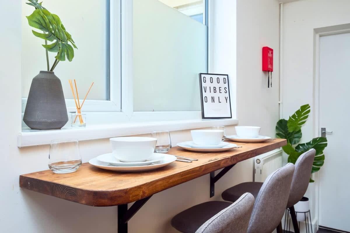 Penkhull House By Truestays - 4 Bedroom House In Stoke-On-Trent ภายนอก รูปภาพ