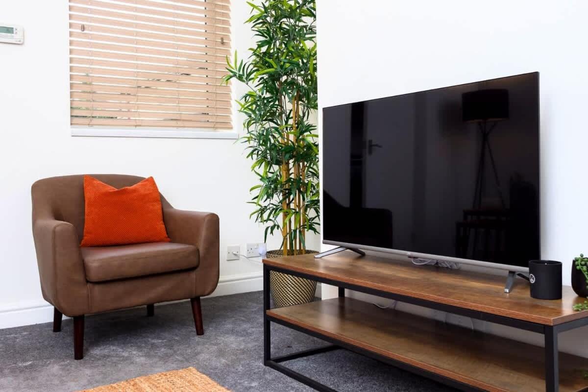 Penkhull House By Truestays - 4 Bedroom House In Stoke-On-Trent ภายนอก รูปภาพ