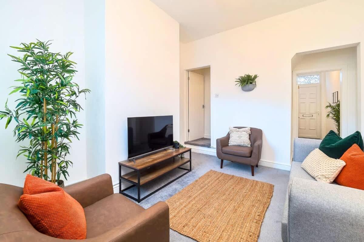 Penkhull House By Truestays - 4 Bedroom House In Stoke-On-Trent ภายนอก รูปภาพ