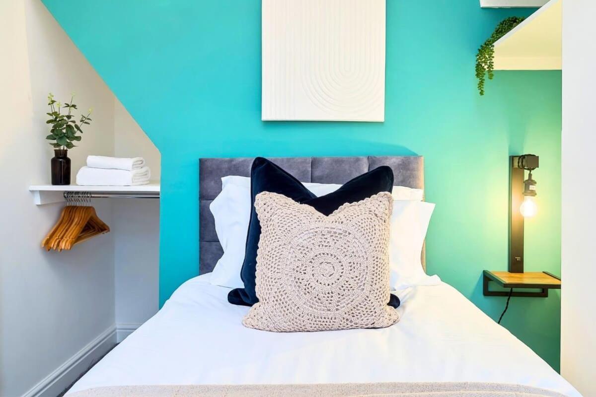 Penkhull House By Truestays - 4 Bedroom House In Stoke-On-Trent ภายนอก รูปภาพ