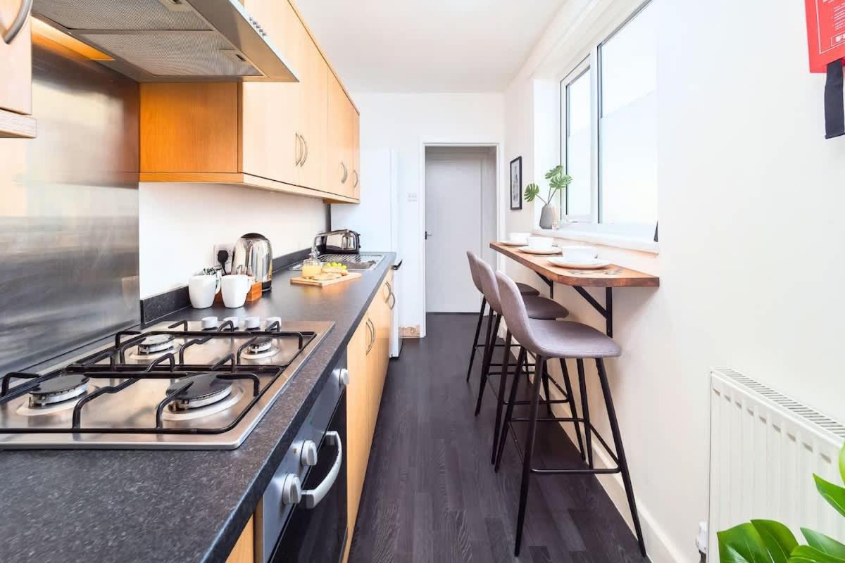 Penkhull House By Truestays - 4 Bedroom House In Stoke-On-Trent ภายนอก รูปภาพ